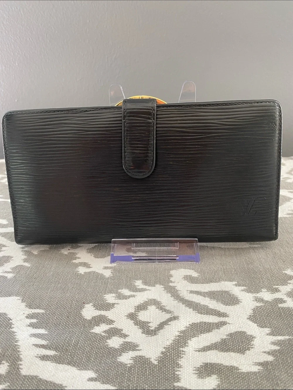 Louis Vuitton Epi Kisslock Waller ***REPAINTED*** original color inside w/Dusty